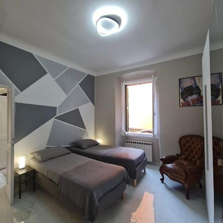 Ampio Appartamento Con 2 Posti Auto E Cortile Генуя Экстерьер фото