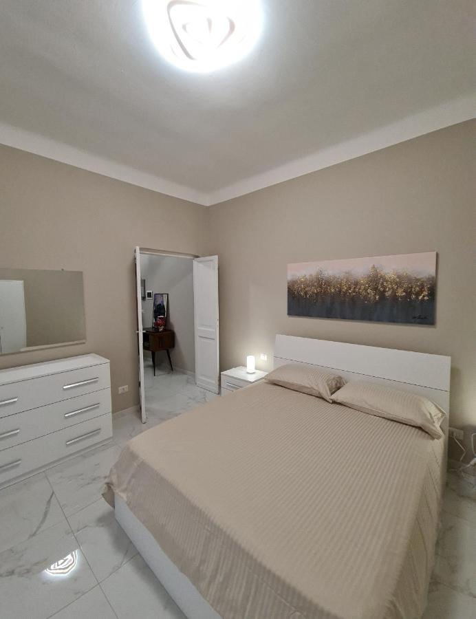 Ampio Appartamento Con 2 Posti Auto E Cortile Генуя Экстерьер фото